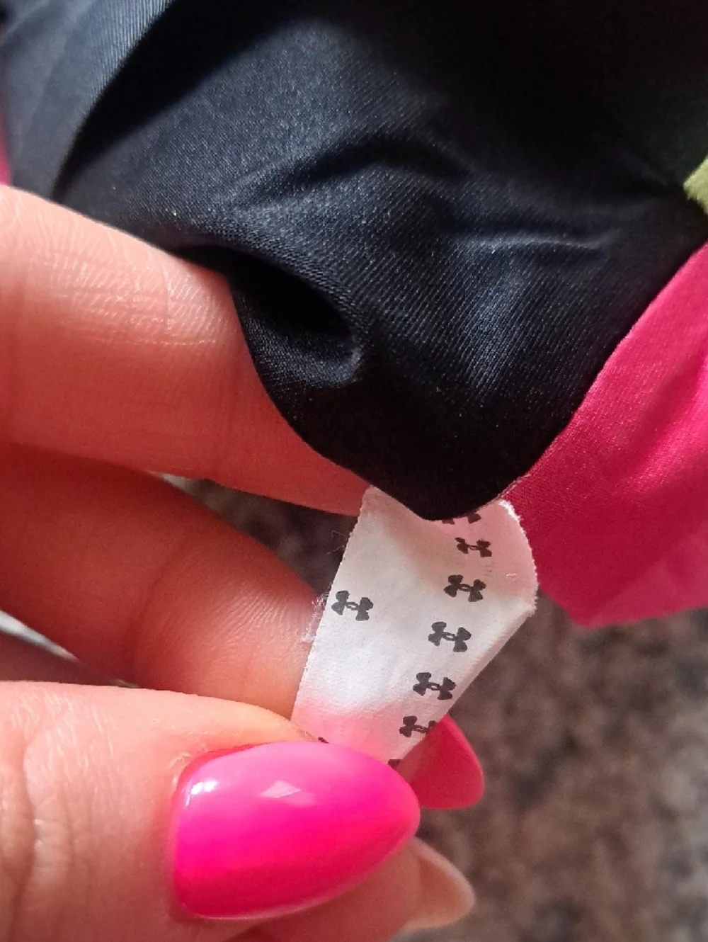 Under Armour Black Pink Long Sleeve Performance Top M - Picture 7 of 9